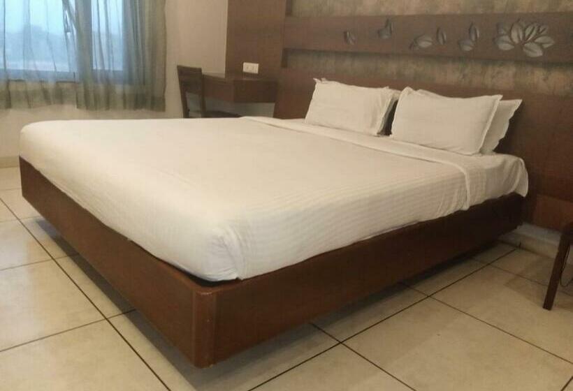 اتاق لوکس, Kanan