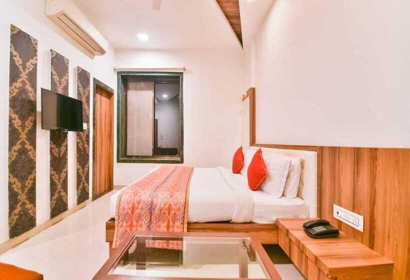 Номер Deluxe, The Elegance Resort