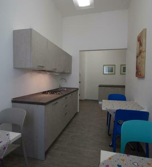 اتاق لوکس سه تخته, Palazzo Di Primavera Guest House