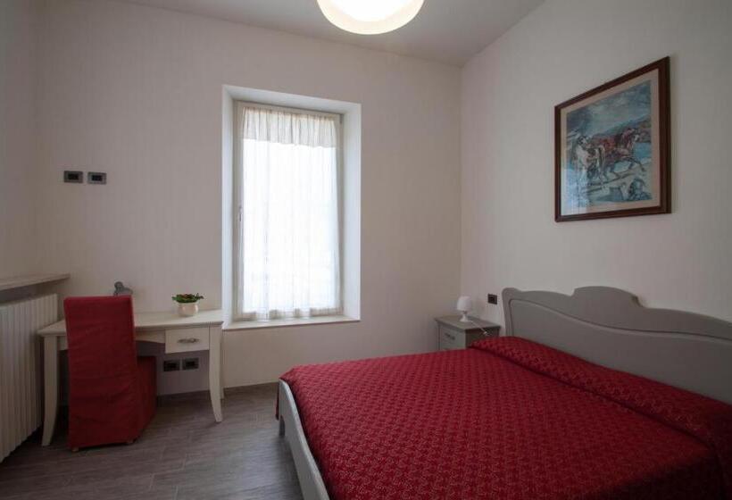 اتاق لوکس سه تخته, Palazzo Di Primavera Guest House