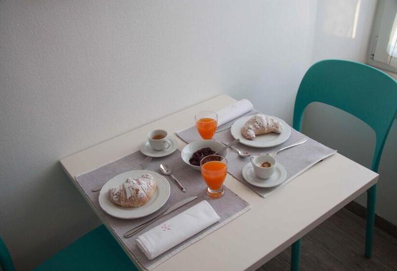اتاق لوکس سه تخته, Palazzo Di Primavera Guest House