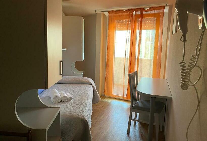 اتاق استاندارد یک تخته با بالکن, Moderno   Bed & Breakfast