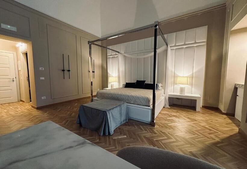 سوییت جونیور با بالکن, Palazzo Bonomi