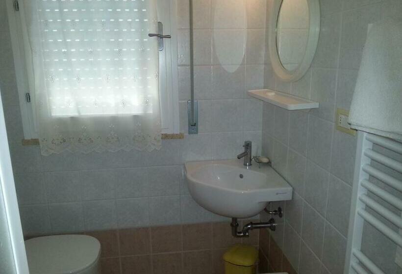 اتاق استاندارد سه نفره, Villa Liberty Versilia