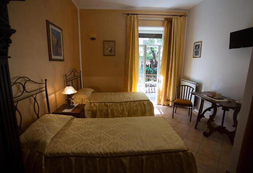 Номер Стандарт, Casa Lollobrigida