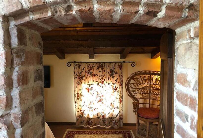 Полулюкс, Castello Di Cernusco Lombardone