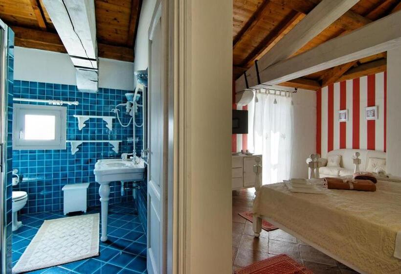 سوییت جونیور با بالکن, Domus Corallia Luxury Rooms