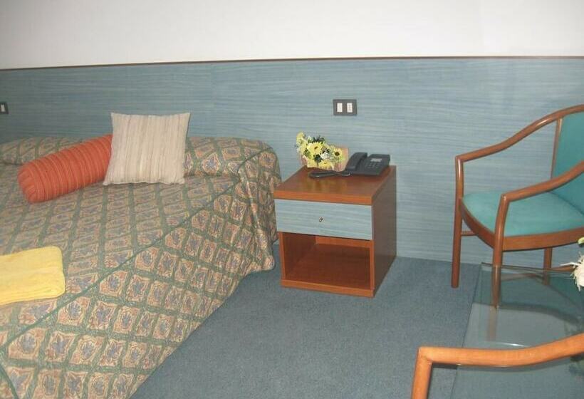 标准三人间, Albergo Del Turista