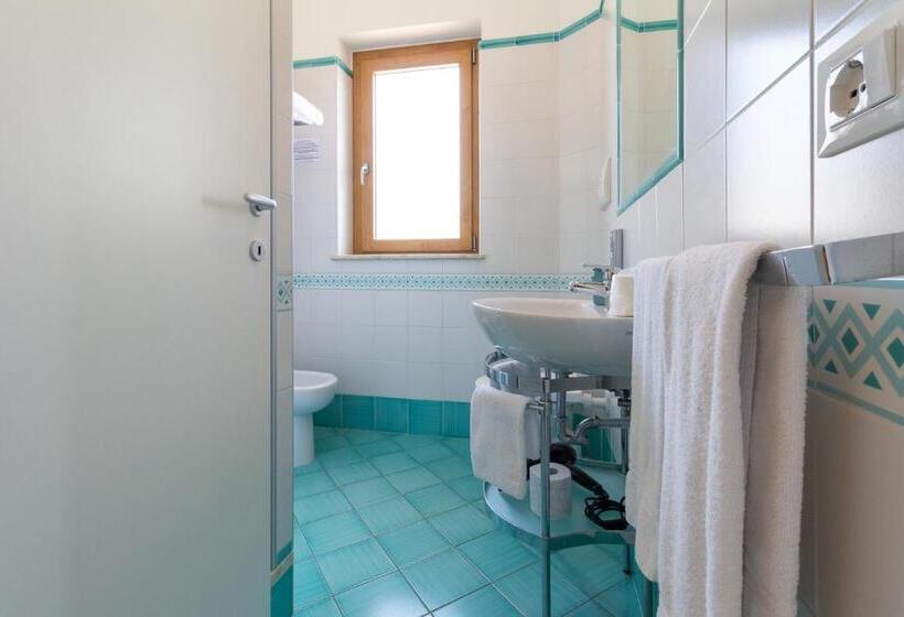 اتاق خانوادگی, B&b Sperlonga