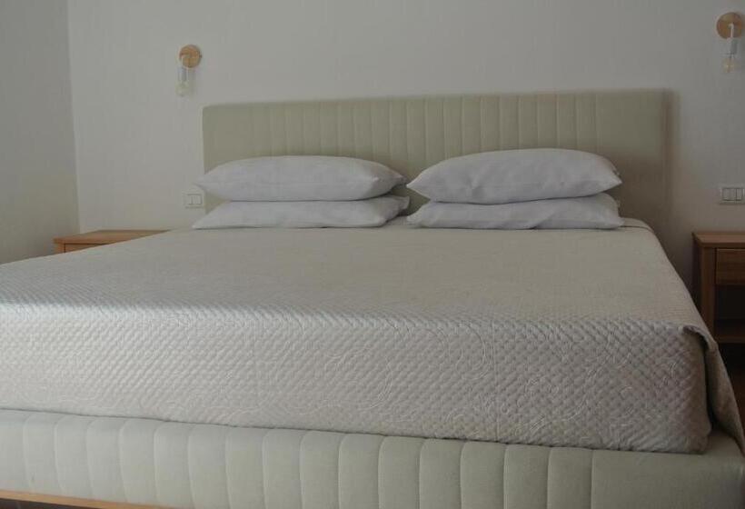اتاق لوکس, Villa Carlotta Resort