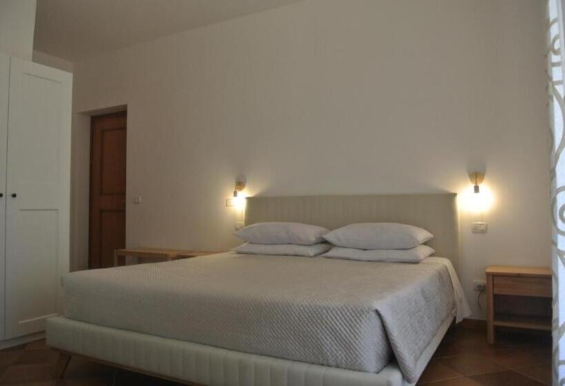 اتاق لوکس سه تخته, Villa Carlotta Resort