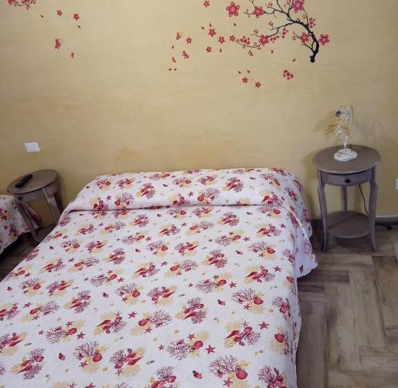 اتاق استاندارد سه نفره, Cofanomare