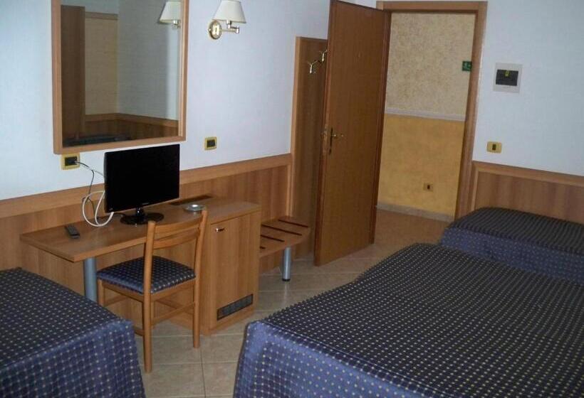 اتاق استاندارد چهار تخته, Albergo Corradetti