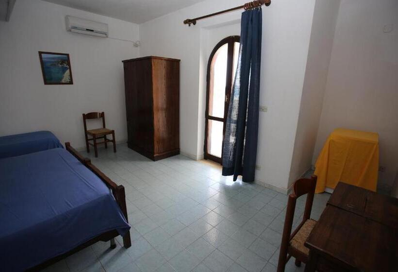 اتاق استاندارد سه نفره, La Giara