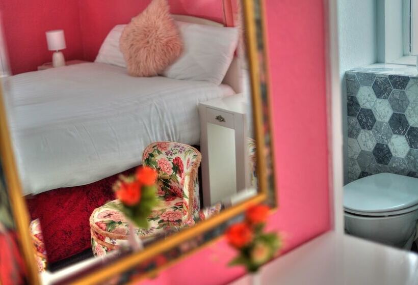 اتاق استاندارد سه نفره, Villa Rose