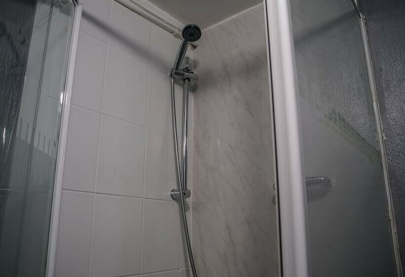اتاق استاندارد یک تخته با سرویس بهداشتی مشترک, Villa Rose