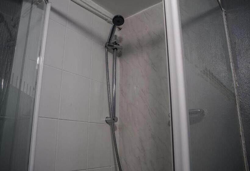 اتاق استاندارد یک تخته با سرویس بهداشتی مشترک, Villa Rose