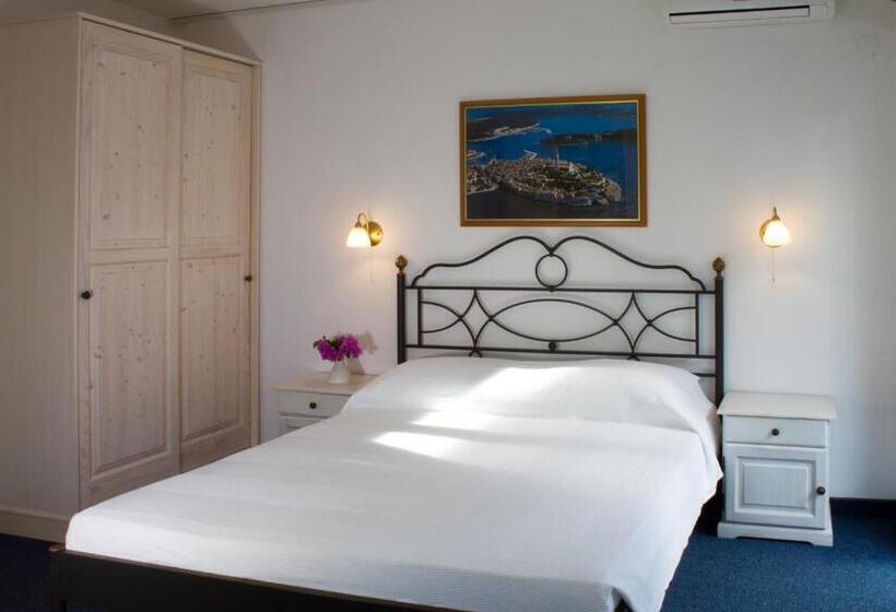 اتاق استاندارد سه تخته با بالکن, B&b Baron Gautsch