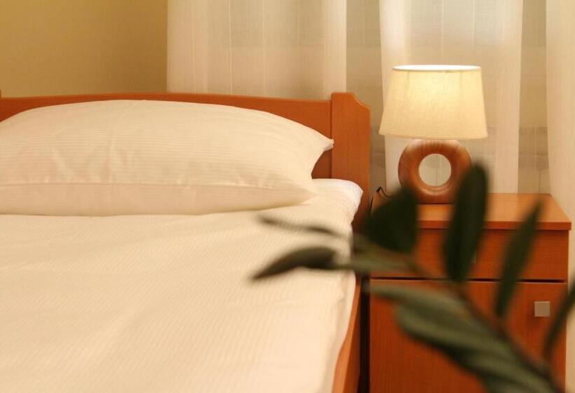 اتاق استاندارد یک نفره, Rooms Villa Aria