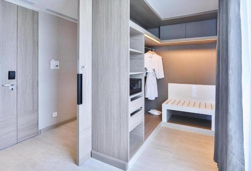 سوئیت با تخت بزرگ, Holiday Inn & Suites Rayong City Centre, An Ihg