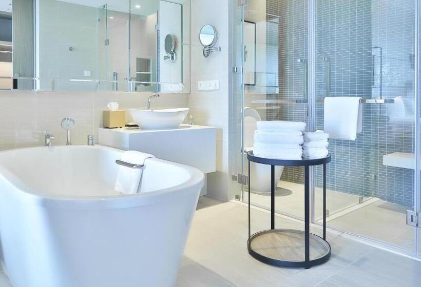 스위트 킹사이즈 침대, Holiday Inn & Suites Rayong City Centre, An Ihg