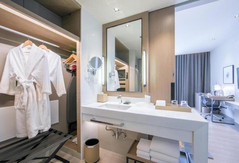 اتاق پرمیوم با چشم‌انداز دریا, Holiday Inn & Suites Rayong City Centre, An Ihg