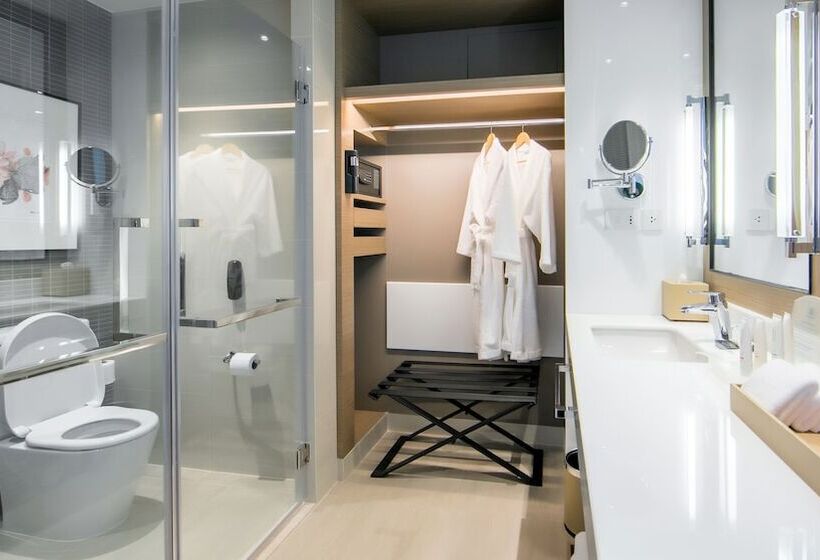 اتاق استاندارد با چشم‌انداز کوهستان, Holiday Inn & Suites Rayong City Centre, An Ihg