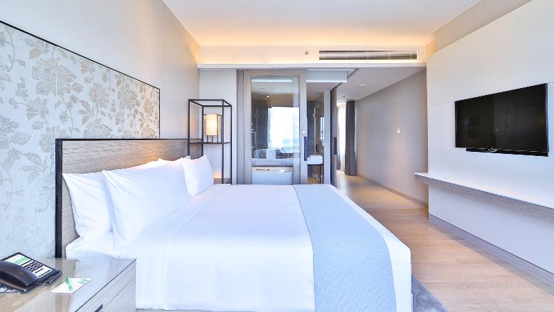 سوئیت با تخت بزرگ, Holiday Inn & Suites Rayong City Centre, An Ihg
