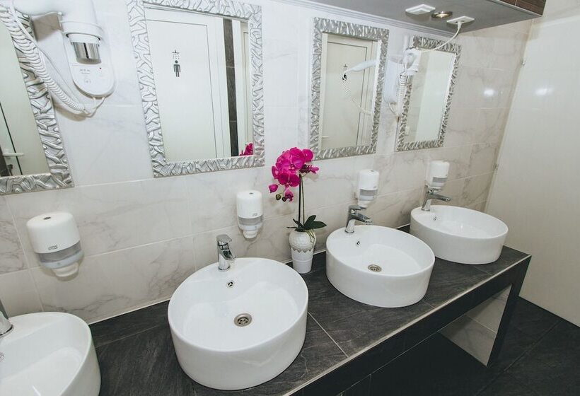 تختخواب در اتاق مشترک, Hostel Globo