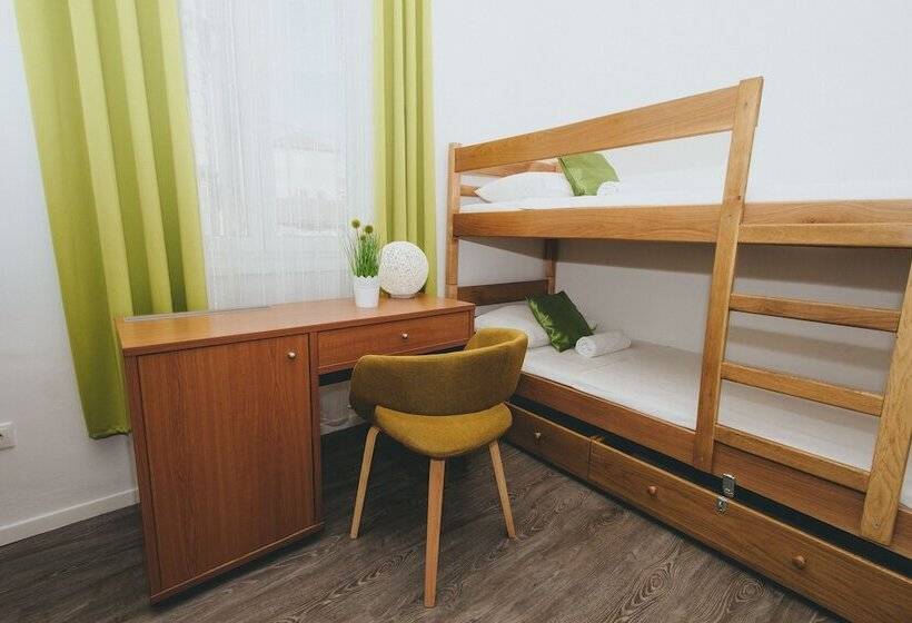 تختخواب در اتاق مشترک, Hostel Globo