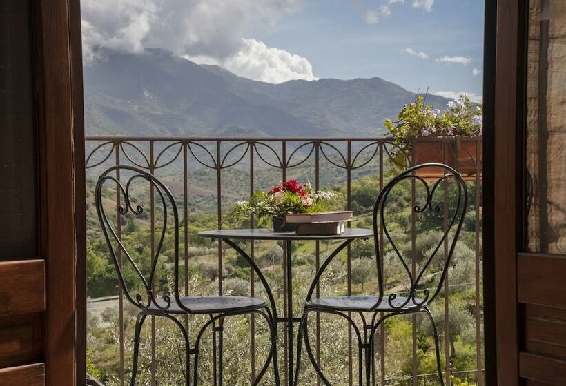 اتاق استاندارد سه نفره, Azienda Agrituristica Bergi