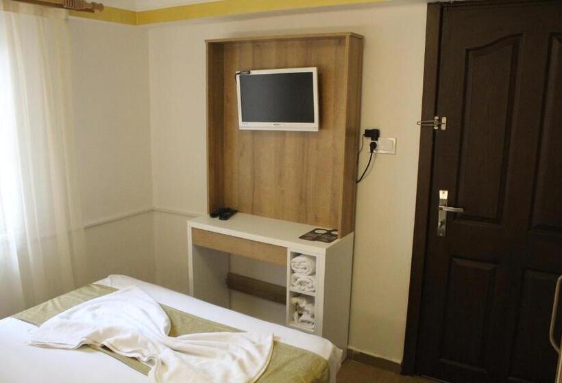 اتاق استاندارد یک نفره, Grand Ece