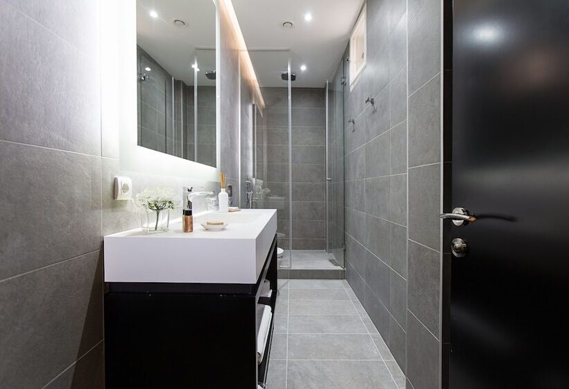 اتاق استاندارد, Dominic Smart & Luxury Suites  Republic Square