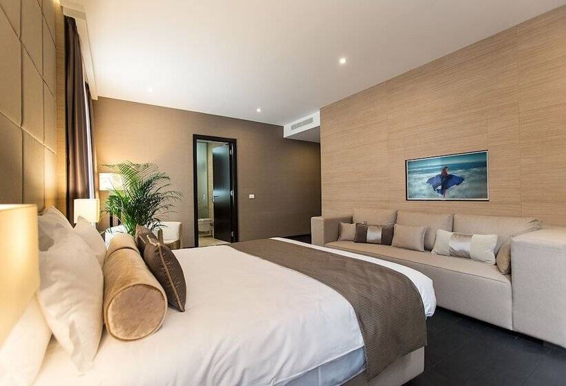 سوییت اجرایی, Dominic Smart & Luxury Suites  Republic Square