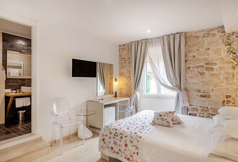 Quarto Deluxe, Palace Tartaglia