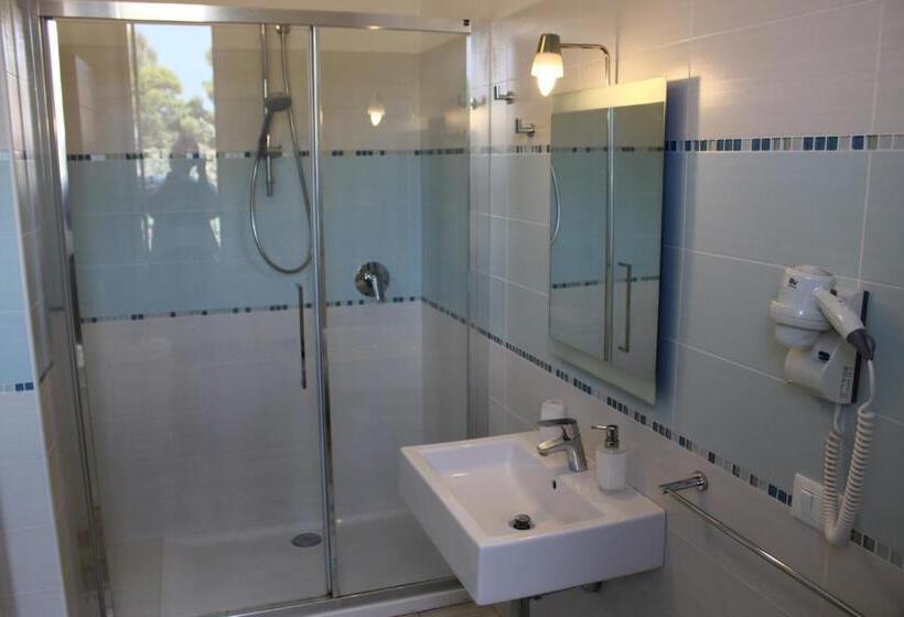 Camera Tripla Deluxe, B&b Selene