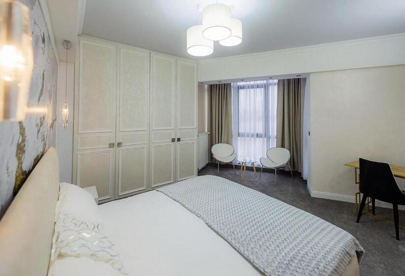 سوییت لوکس, Brater Luxury