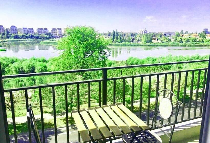 اتاق لوکس با بالکن و چشم‌انداز دریا, Brater Luxury