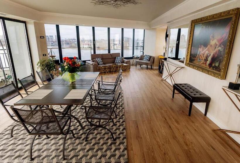 1 Bedroom Penthouse Apartment, Brater Luxury