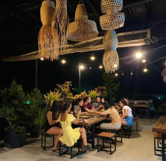 اتاق استاندارد با سرویس بهداشتی مشترک, Dayon Hostel
