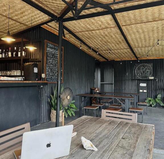 اتاق استاندارد با سرویس بهداشتی مشترک, Dayon Hostel