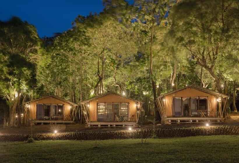 Хижина, Solina Beach & Nature Resort