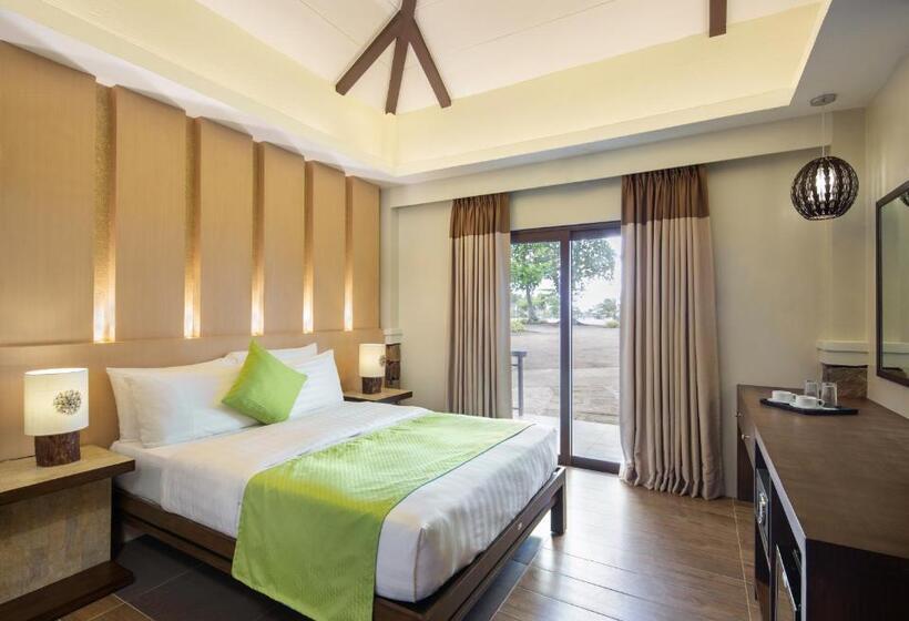 جناح مزود بجاكوزى, Solina Beach & Nature Resort