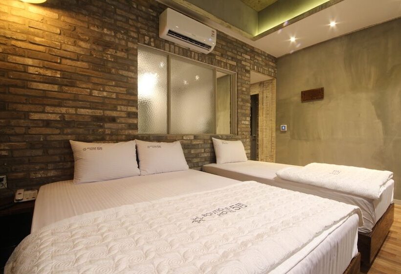 اتاق استاندارد, Boutique Hotel May