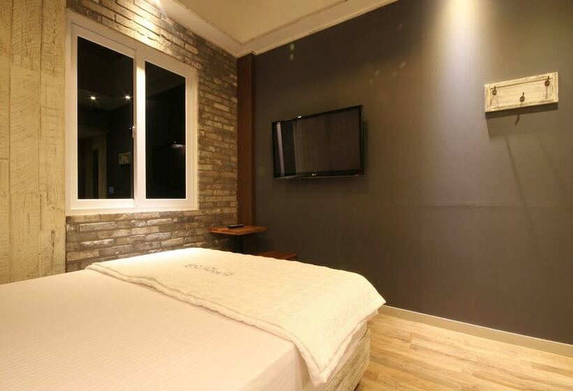 اتاق لوکس, Boutique Hotel May