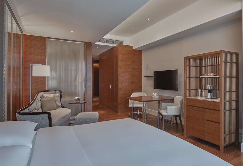 Номер Клуб, Grand Hyatt Manila