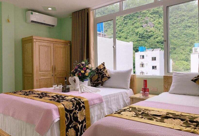 اتاق استاندارد با چشم‌انداز کوهستان, Green Mountain Hostel