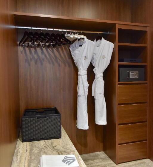 سوییت جونیور کلاب, Wyndham Grand Manama