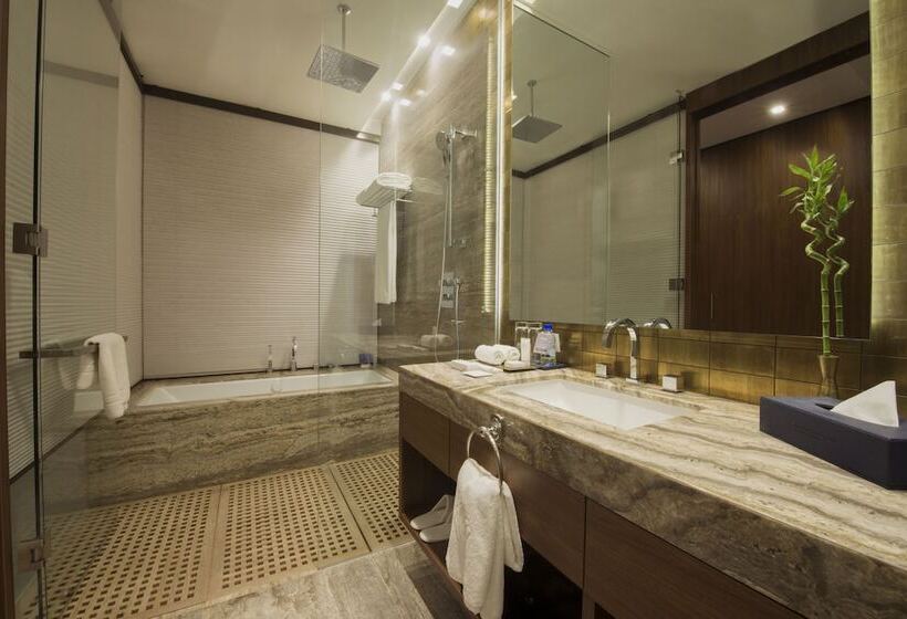 سوئیت جونیور برای معلولان, Wyndham Grand Manama