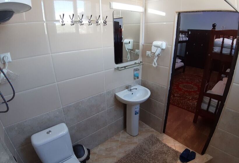 تختخواب در اتاق مشترک, City Hostel Dushanbe